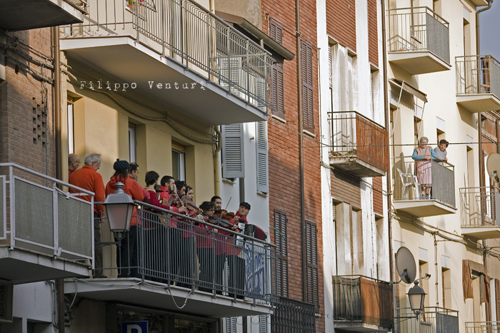 Il Re oggi gira. Voi no? (Via Giorgio Regnoli, Forlì) Associazione Casa del Cuculo - Foto 5