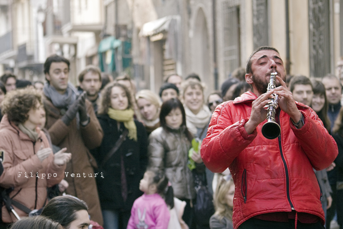 Il Re oggi gira. Voi no? (Via Giorgio Regnoli, Forlì) Associazione Casa del Cuculo - Foto 17