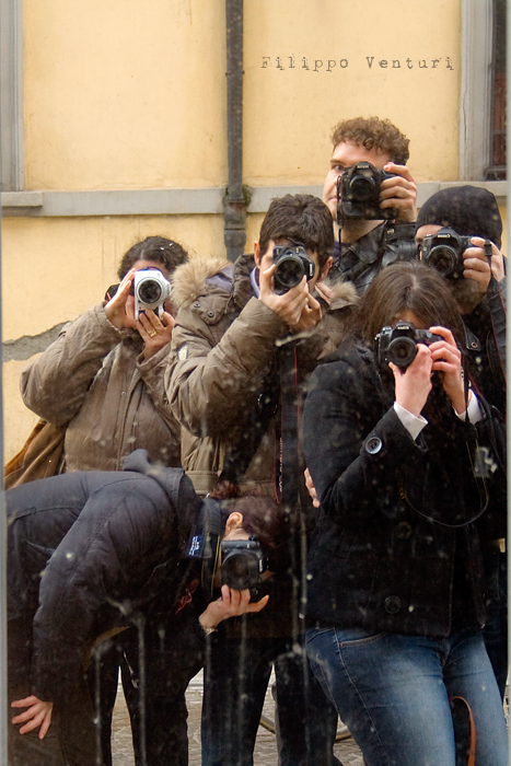 Il Re oggi gira. Voi no? (Via Giorgio Regnoli, Forlì) Associazione Casa del Cuculo - Foto 30