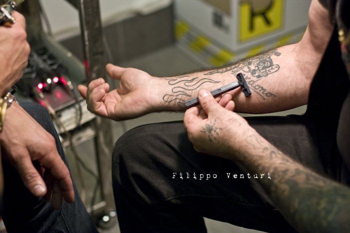 Fabrizio Corona allo Skorpia Tattoo Studio di Cesena (foto 12)