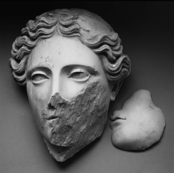 Mimmo Jodice - Figure del mare - Demetra da Ercolano