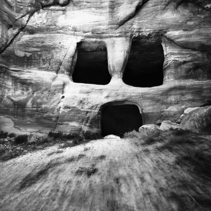 Mimmo Jodice - Figure del mare - Petra Necropoli, 1993