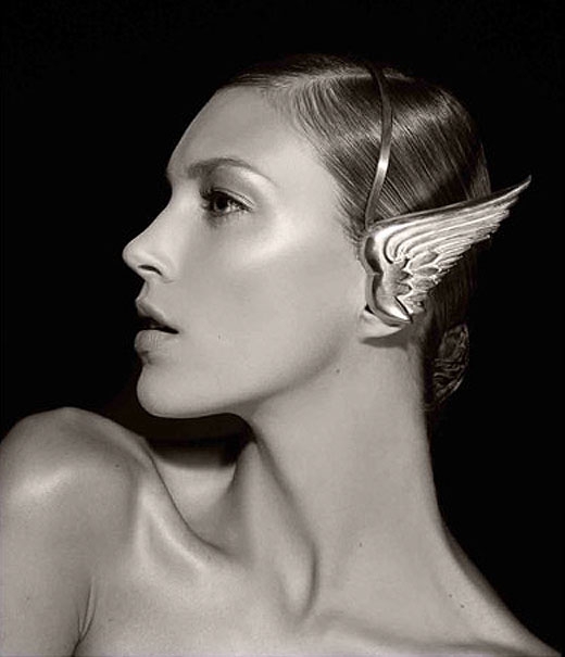 Pirelli Calendar 2011 - Mythology by Karl Lagerfeld (Photo 13)