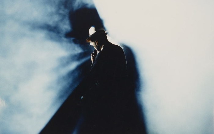 Lucio Dalla, fotografato dall'amico e celebre fotografo Luigi Ghirri