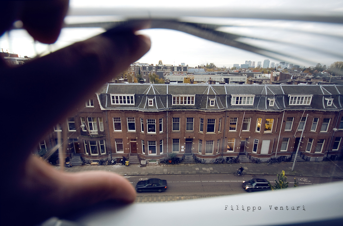 Vedendo una ragazza perfetta al 100% in una bella mattina di aprile