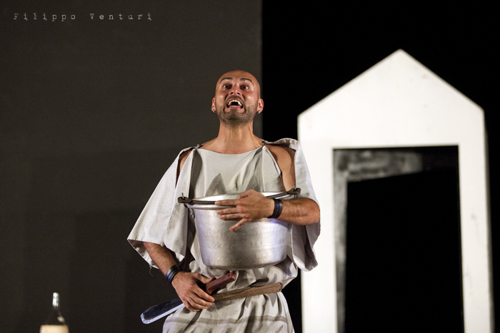 Aulularia, di Tito Maccio Plauto, foto 27Aulularia, di Tito Maccio Plauto, foto 29