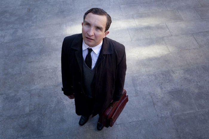 Still Life, di Uberto Pasolini, con Eddie Marsan