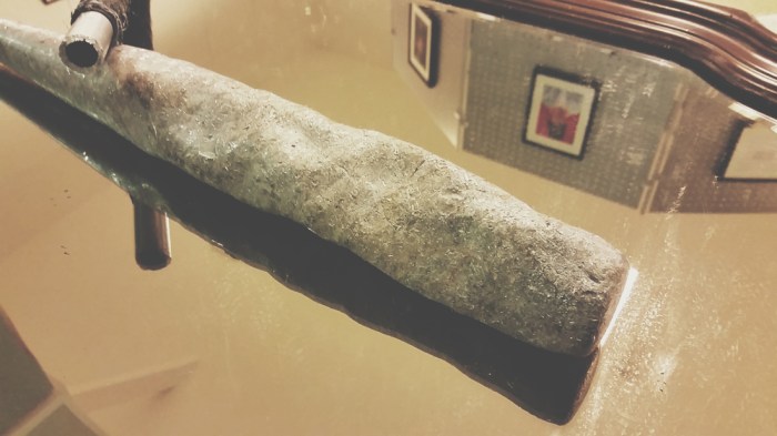 Backstage dell'allestimento della mostra "L'Ira Funesta" a Palazzo Dolcini