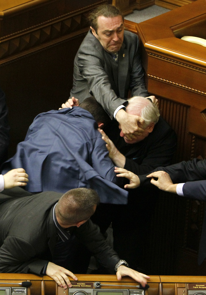 Photo of a Fight in the Ukrainian Parliament Looks Like Renaissance Art
