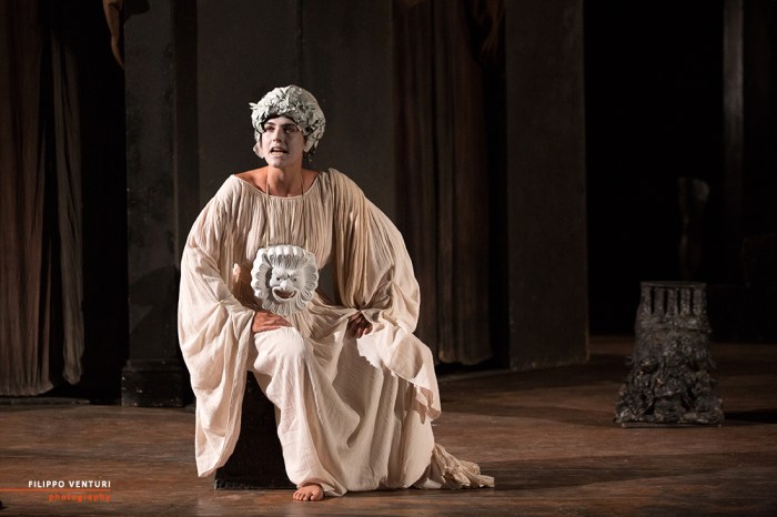 Menecmi, Tato Russo, foto 1