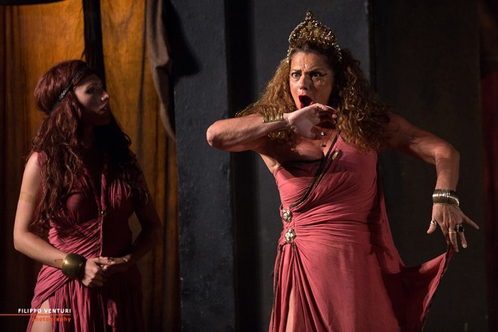 Menecmi, Tato Russo, foto 4