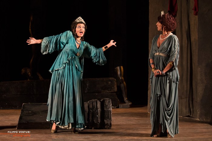 Menecmi, Tato Russo, foto 7