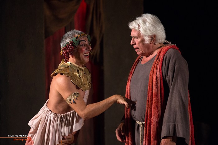 Menecmi, Tato Russo, foto 10