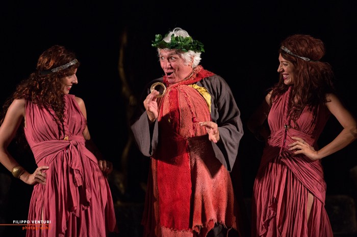 Menecmi, Tato Russo, foto 19