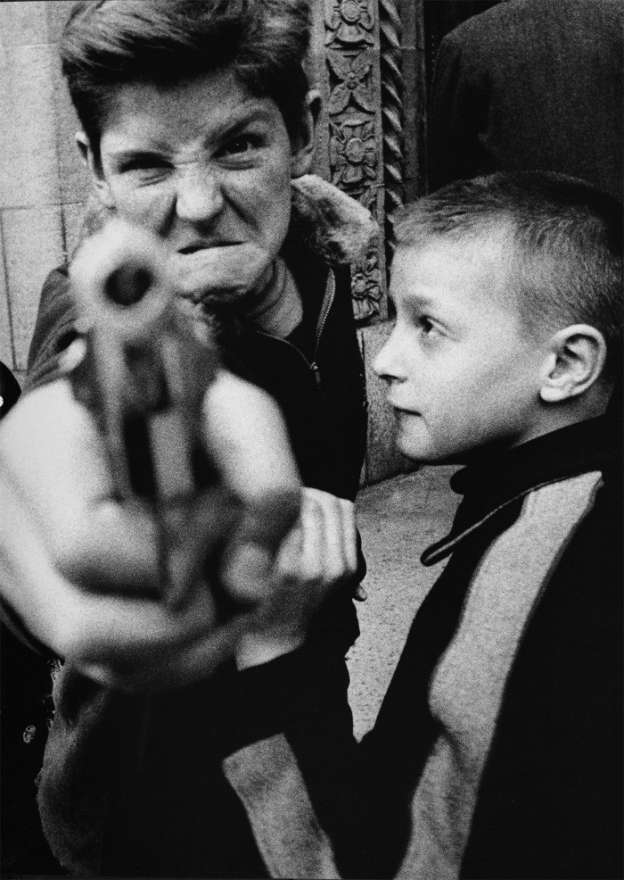 Gun 1, New York, 1954, @William Klein