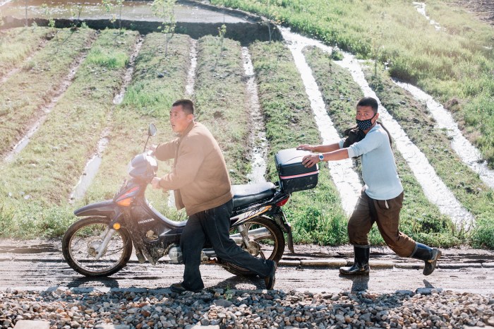 Uncensored, crossing North Korea by train, photo 21